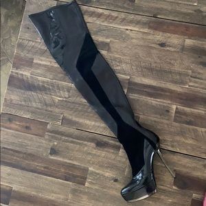 Gucci Authentic Thigh high Black leather boot 36.5